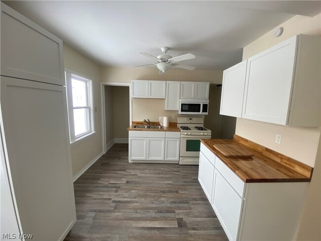 Photo - 8221 Grand Division Ave