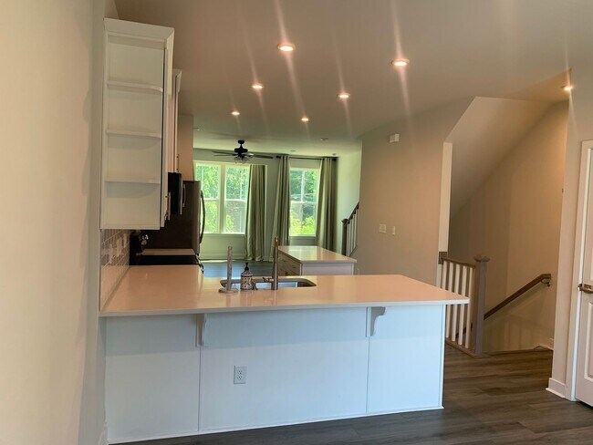 Photo - Beautiful Three Bedroom Townhouse!