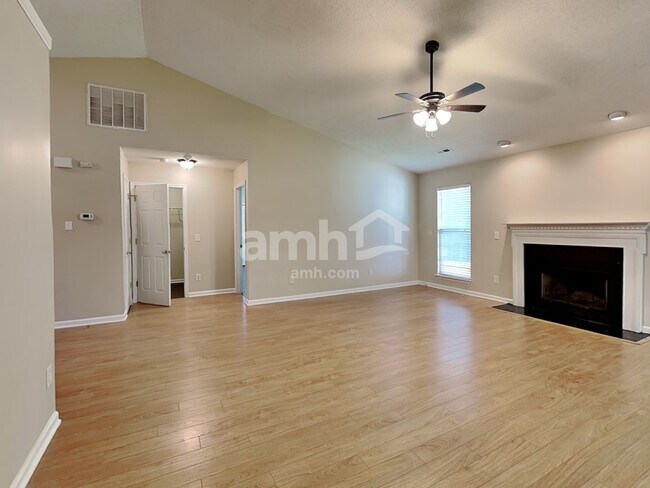Photo - 555 Whistling Swan Dr