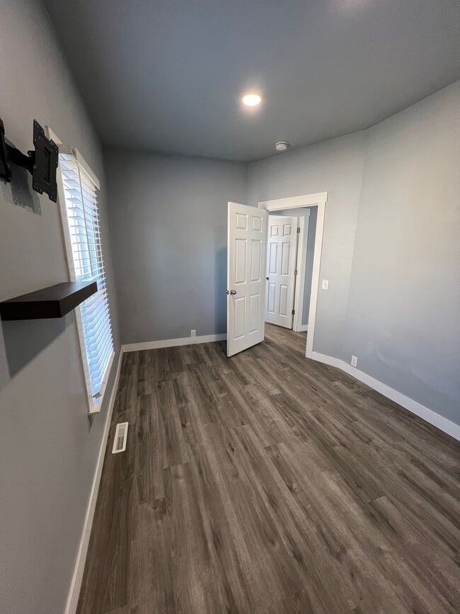 Photo - Charming 3 Bedroom 2 Bathroom House!!