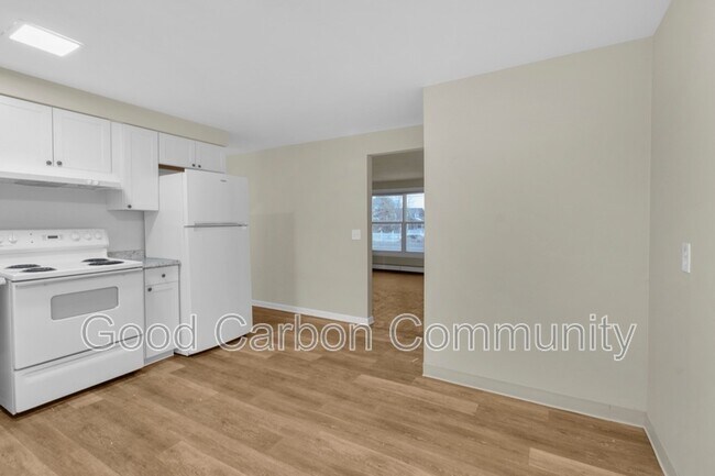 Building Photo - 1190 Orchard Park Rd Unit 2