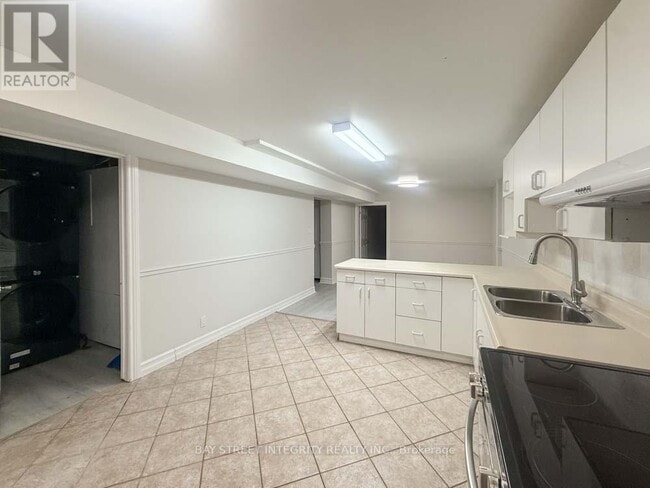 Photo - 130 Kingslake Rd