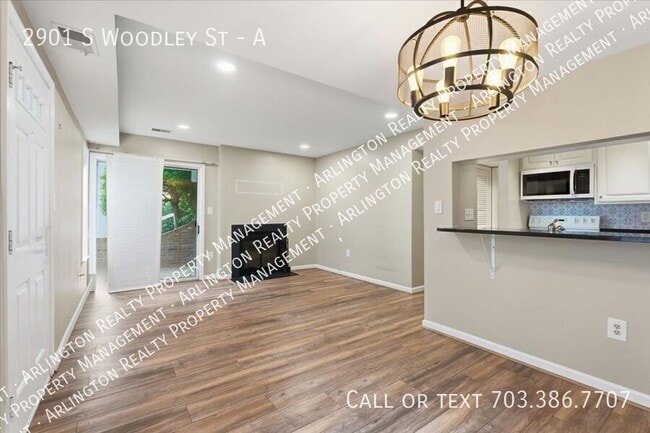 Photo - 2901 S Woodley St