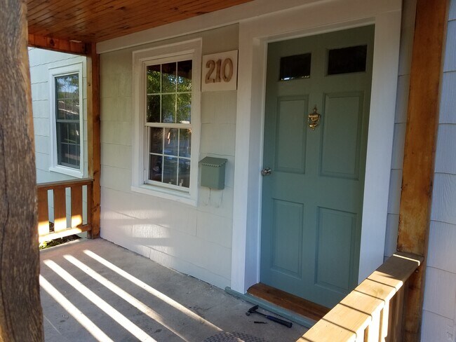 Photo - 210 E 2nd St
