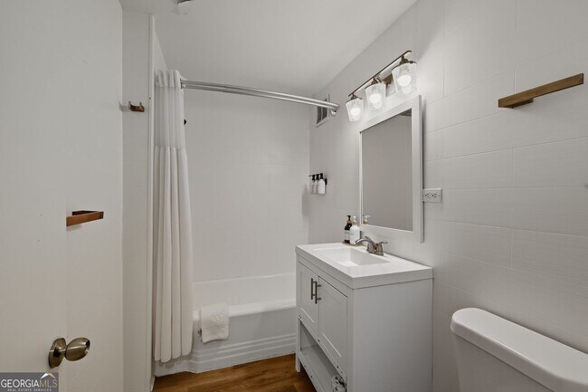 Photo - 3645 Peachtree Rd NE Unit 201
