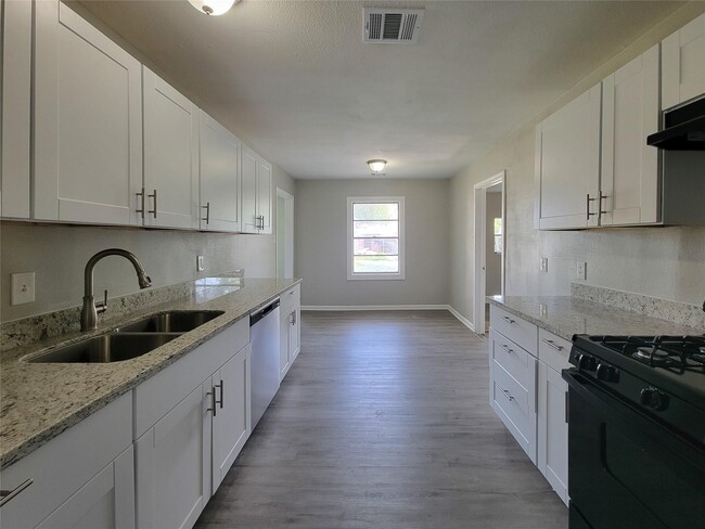 Photo - 4909 Holloway Dr