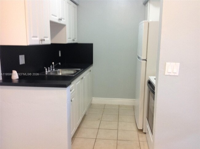 Photo - 280 SW 11th Ave Unit 5