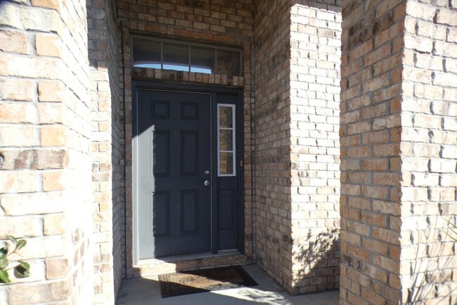 Photo - Spacious 4-Bedroom Home - Pace Mill Creek