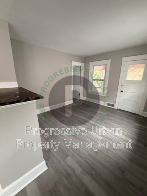 Photo - 15619 School Ave