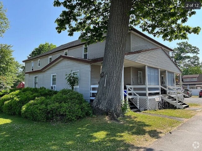 Building Photo - 6674 Lake Shore Rd N Rental