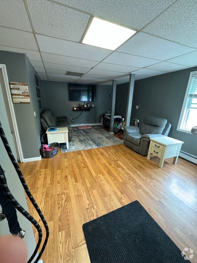 Building Photo - 35 Dutton St Unit 35 Dutton st Rental
