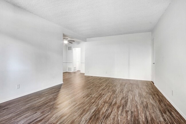 Photo - Sepulveda Apartments