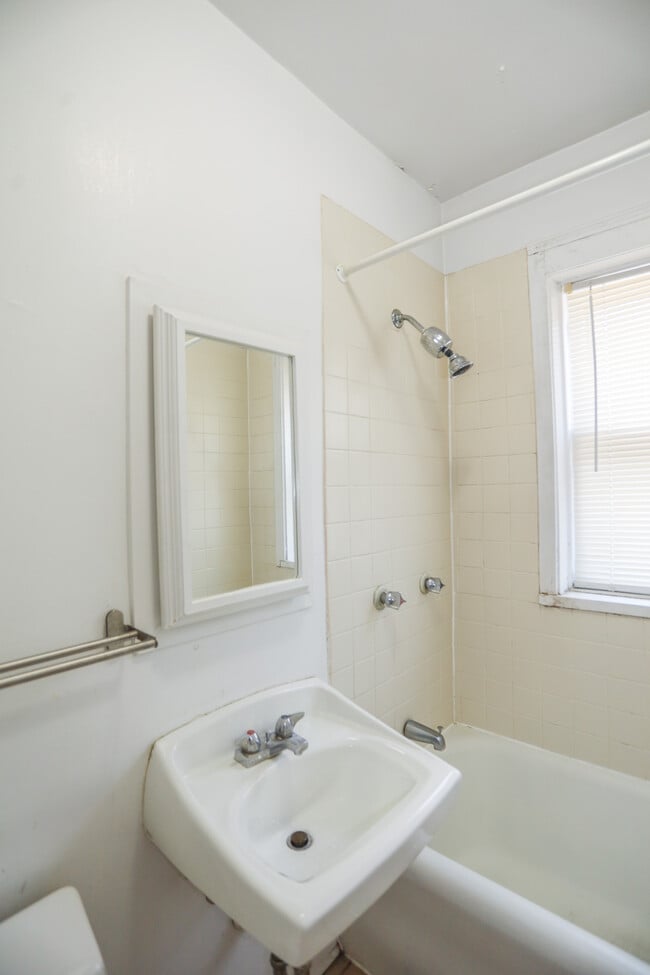 Photo - 4250 N Francisco Ave Unit #1W