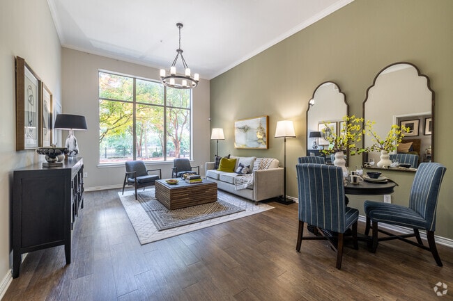 1BR, 1BA - 822SF - Living Room