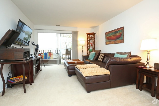 2 Bed 2 Bath Deluxe - Living Room - Harbor Cove