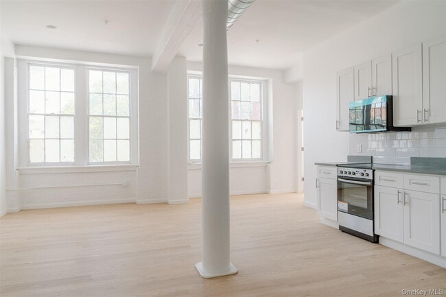 Building Photo - 155 River St Unit 2D Rental