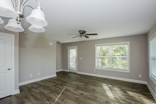 Photo - 104 High Ave SW