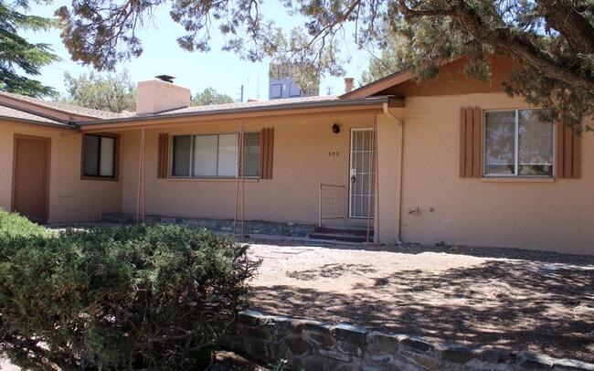 Photo - 903 Green Ln