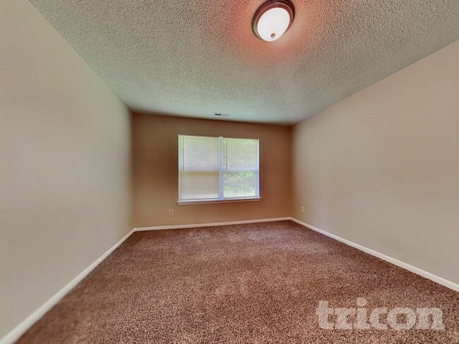 Photo - 4900 Hunters Run