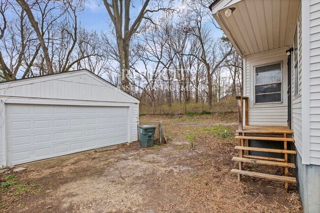 Photo - 2185 Slocum Ave