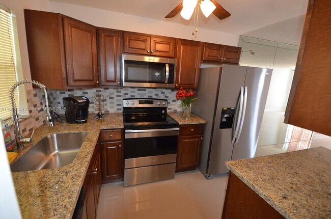 Building Photo - 9949 Sandalfoot Blvd Unit 521