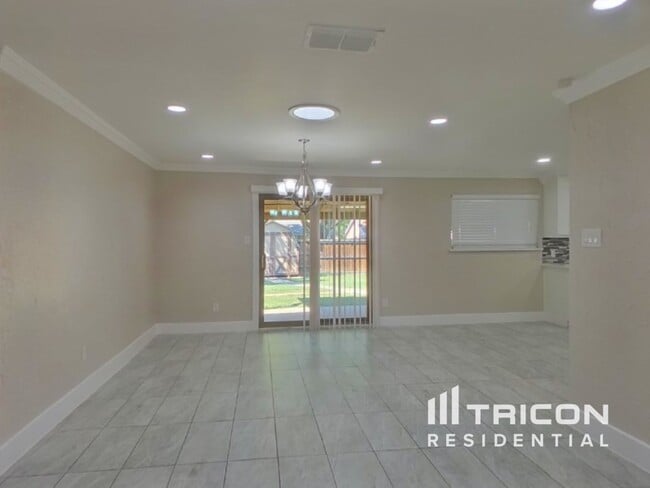Photo - 1806 Acosta St