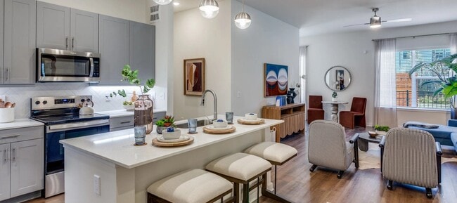 Building Photo - 8153 Beaver Dm St