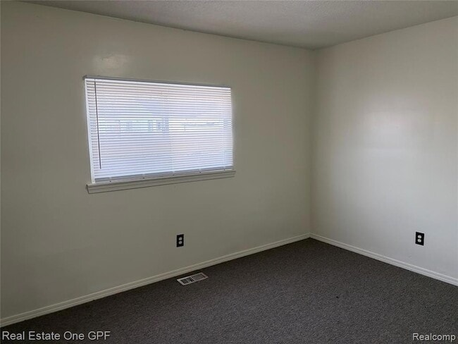 Photo - 14960 Alberta Ave