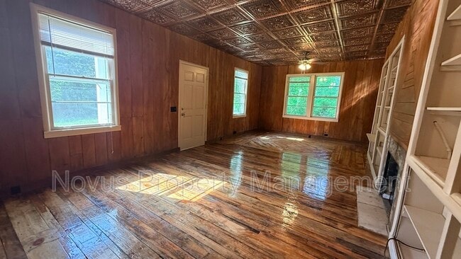 Photo - 1664 Poplar Rd