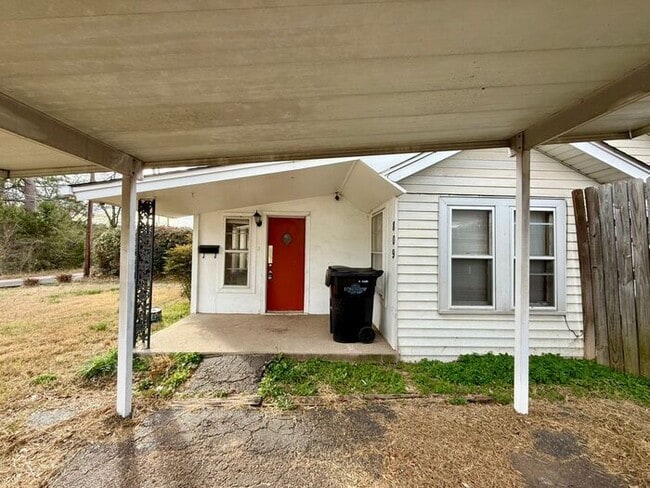 Photo - Tour Today! 2 Bedroom, 1 Bath Home