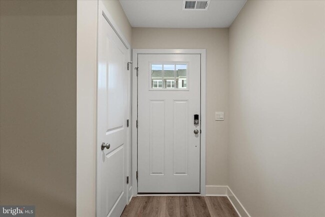 Photo - 180 Munsee Cir