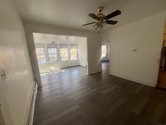 Photo - 381 Shelton Ave Apartamento Unidad 2