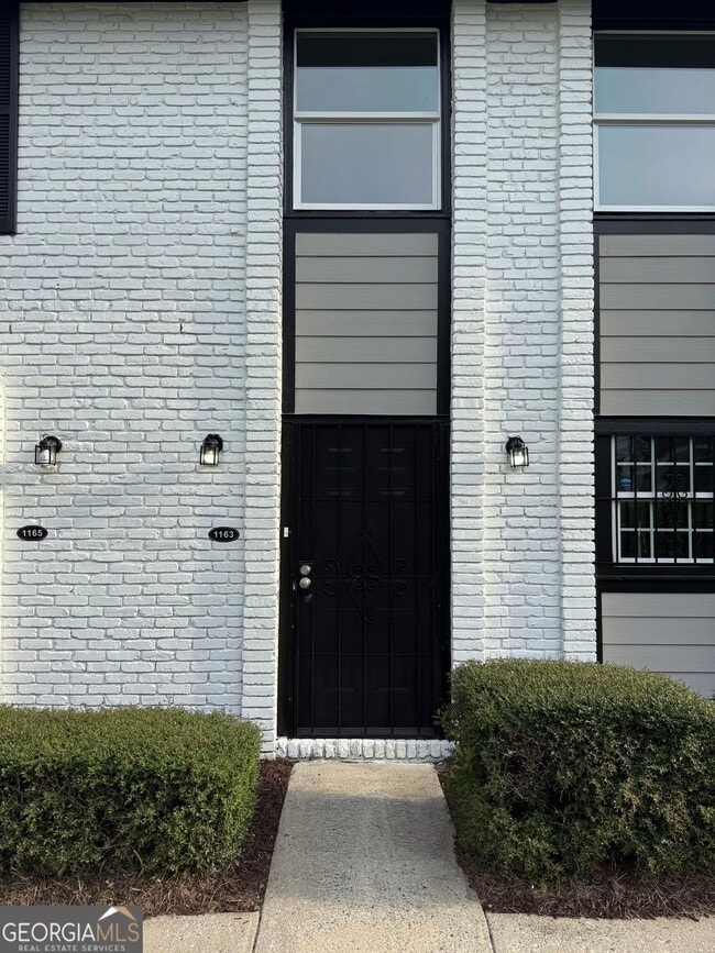 Building Photo - 1161 Boulevard