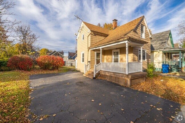 Building Photo - 2 Bedroom 1 Bath South Wedge, 1st floor la... Rental