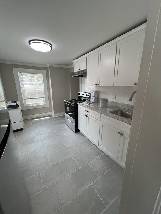 Photo - 325 Meridian Ave