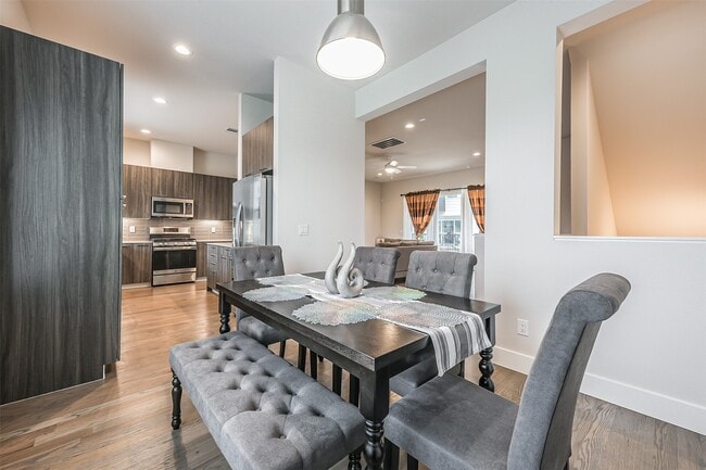 Photo - 2136 Dennis St