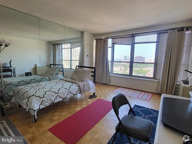 Building Photo - 224-30 W Rittenhouse Square Unit 1915B