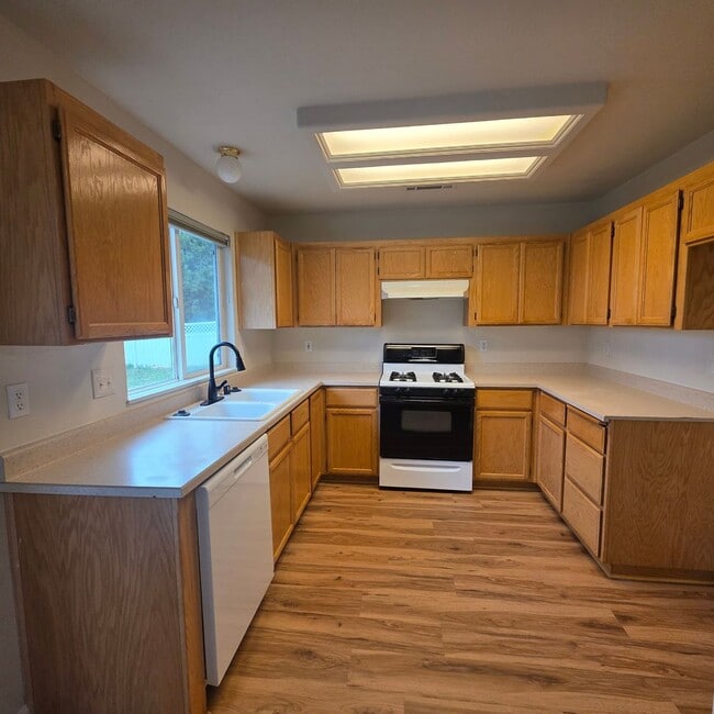 Photo - 3720 Vinewood Dr