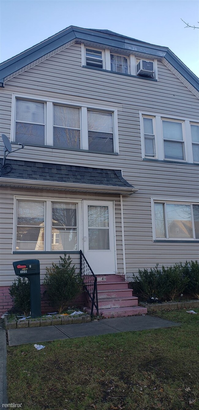 2 br, 1 bath Triplex - 3549 West 129th Str... - 2 br, 1 bath Triplex - 3549 West 129th Str... Condo