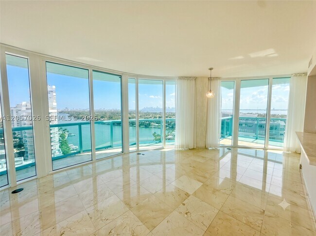 Building Photo - 6000 Indian Creek Dr Unit 17A