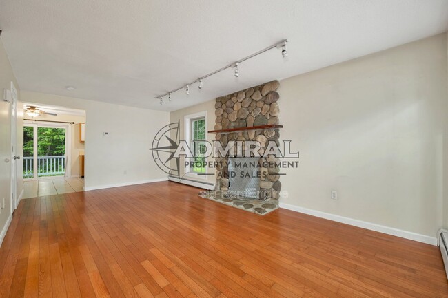 Building Photo - 65 Woodland Green
