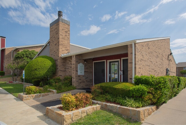 Leasing Office Exterior - The Cassidy at Western Hills