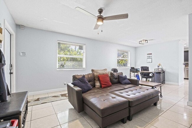 Photo - 1651 Suwanee Dr