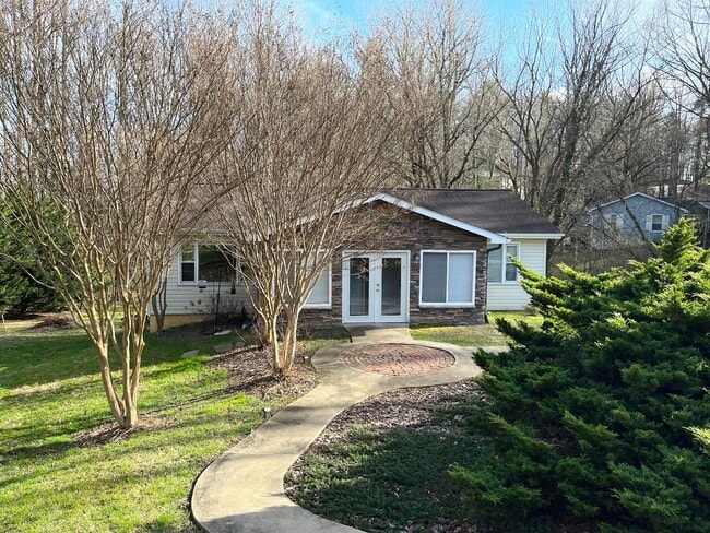 Building Photo - 2350 Rolfe St Unit A