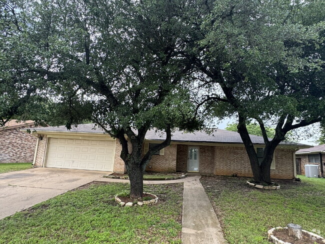 Building Photo - Meticulously maintained 3 bedroom 2 bath! Rental