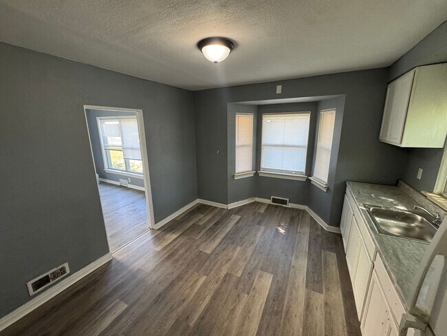 Photo - House in Peoria 3 BR / 2 BA Available Now