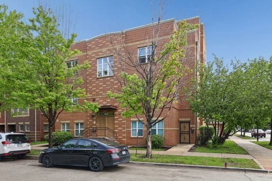 Building Photo - 3559 S Federal St Unit 202