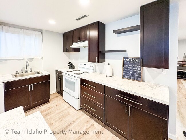 Photo - 1123 E 6th St Unit 1123 E 6th #B - Lower