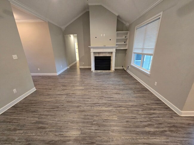 319 Windcrest Cir