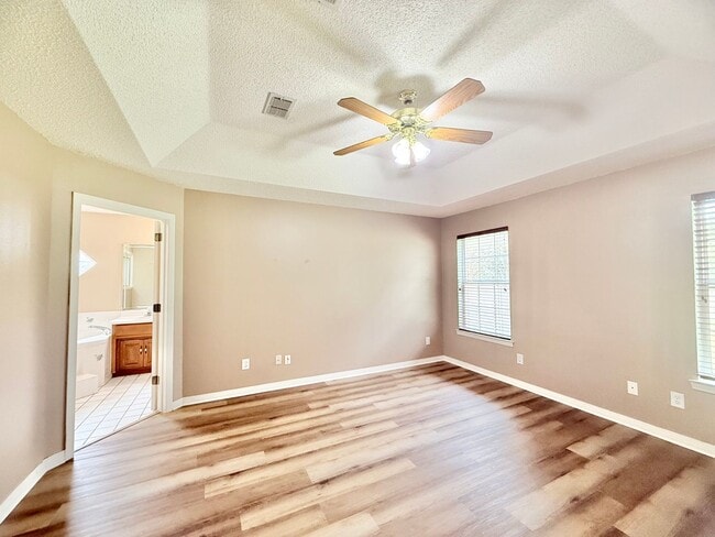 Photo - Spacious 4-Bedroom Home - Woodbine Springs